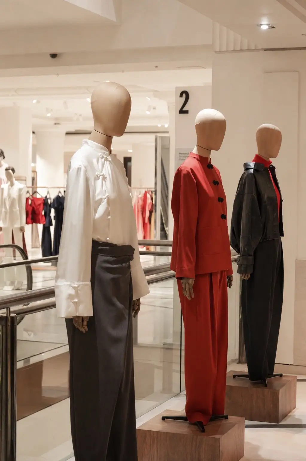 Róhe, Selfridges, London, photograph 2 of 27