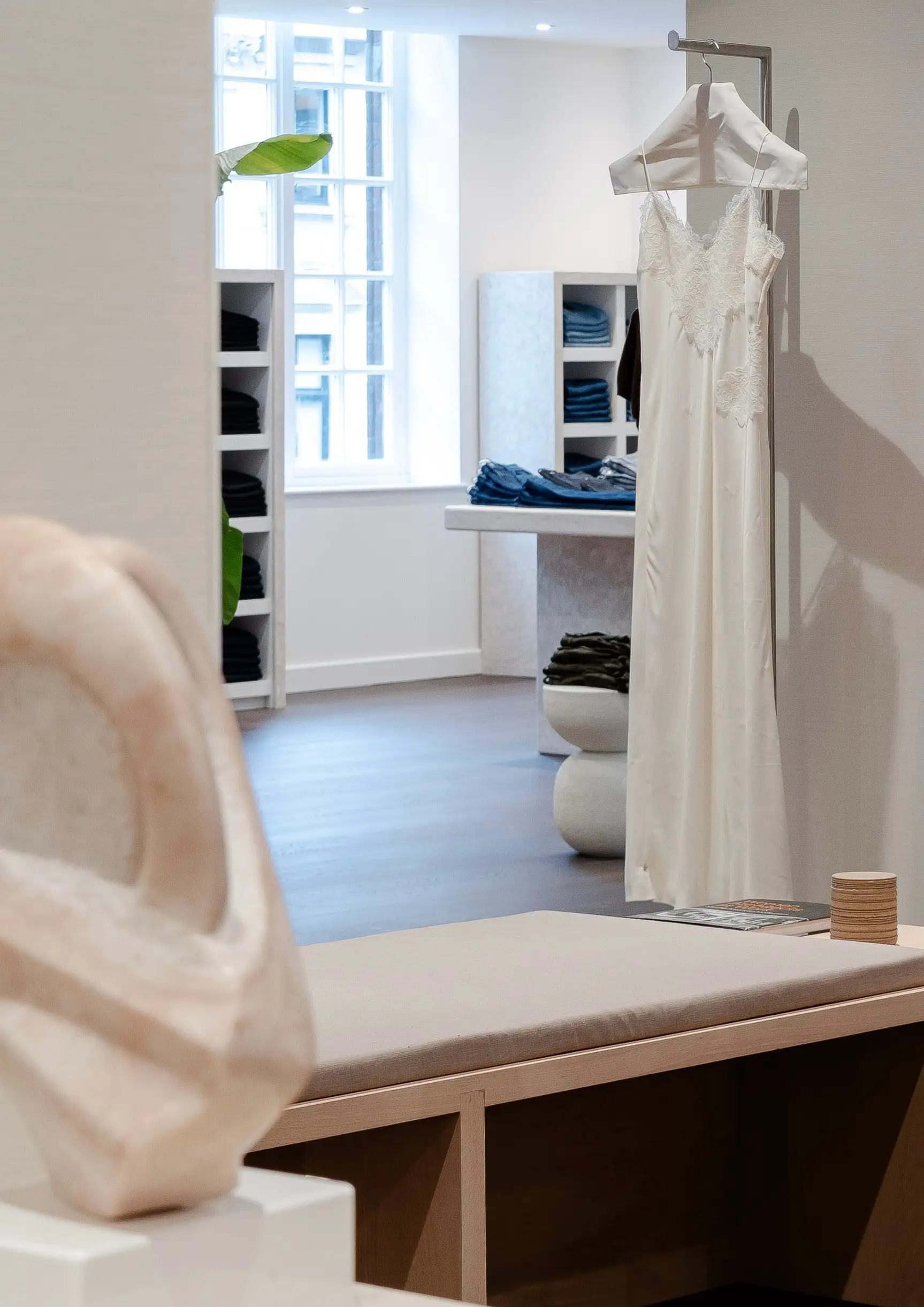 Róhe, Harvey Nichols, photograph 3 of 21