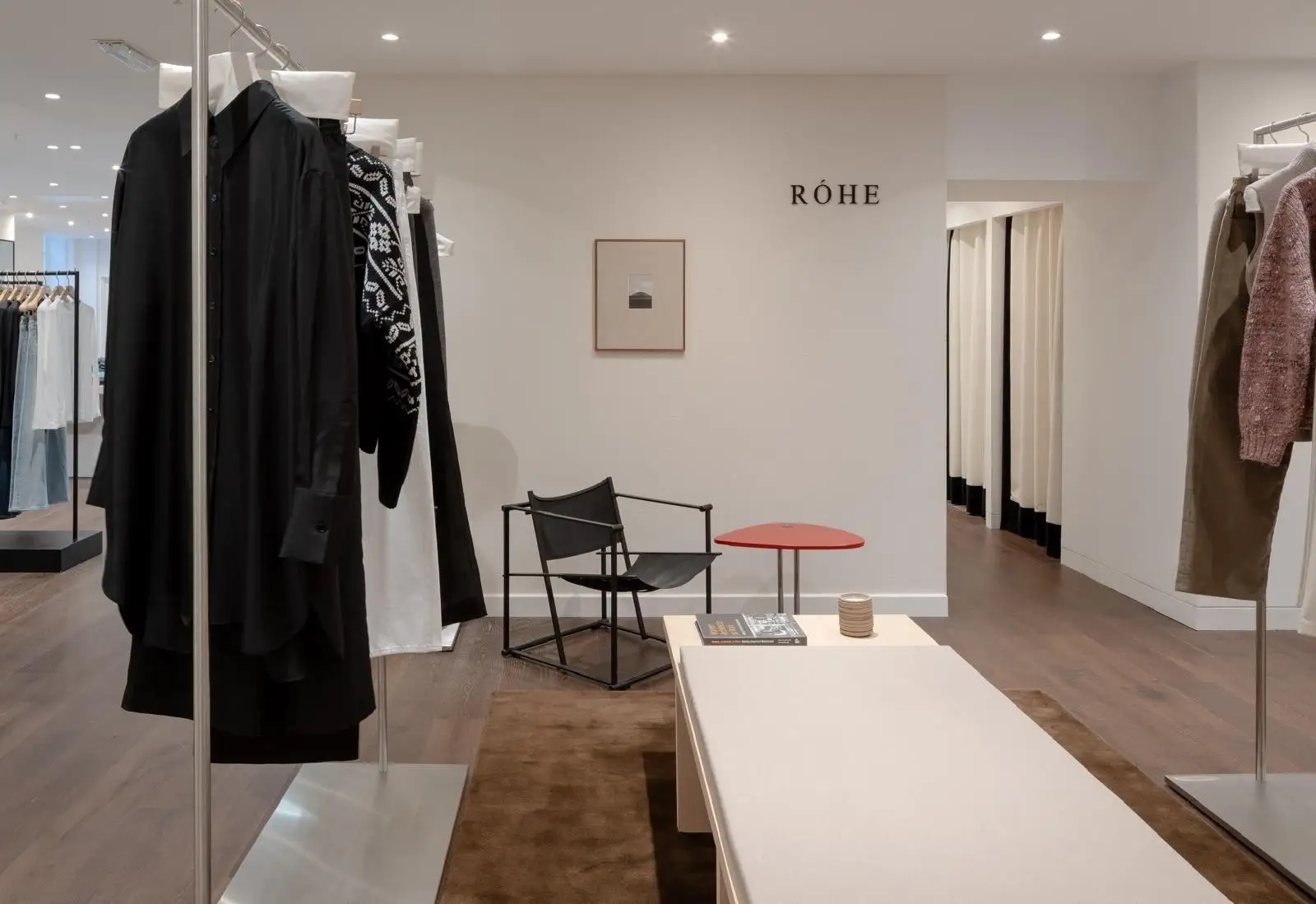Róhe, Harvey Nichols, photograph 8 of 21