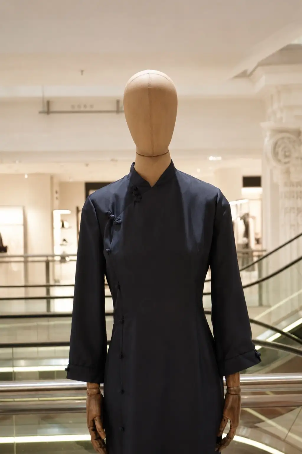 Róhe, Selfridges, London, photograph 8 of 27