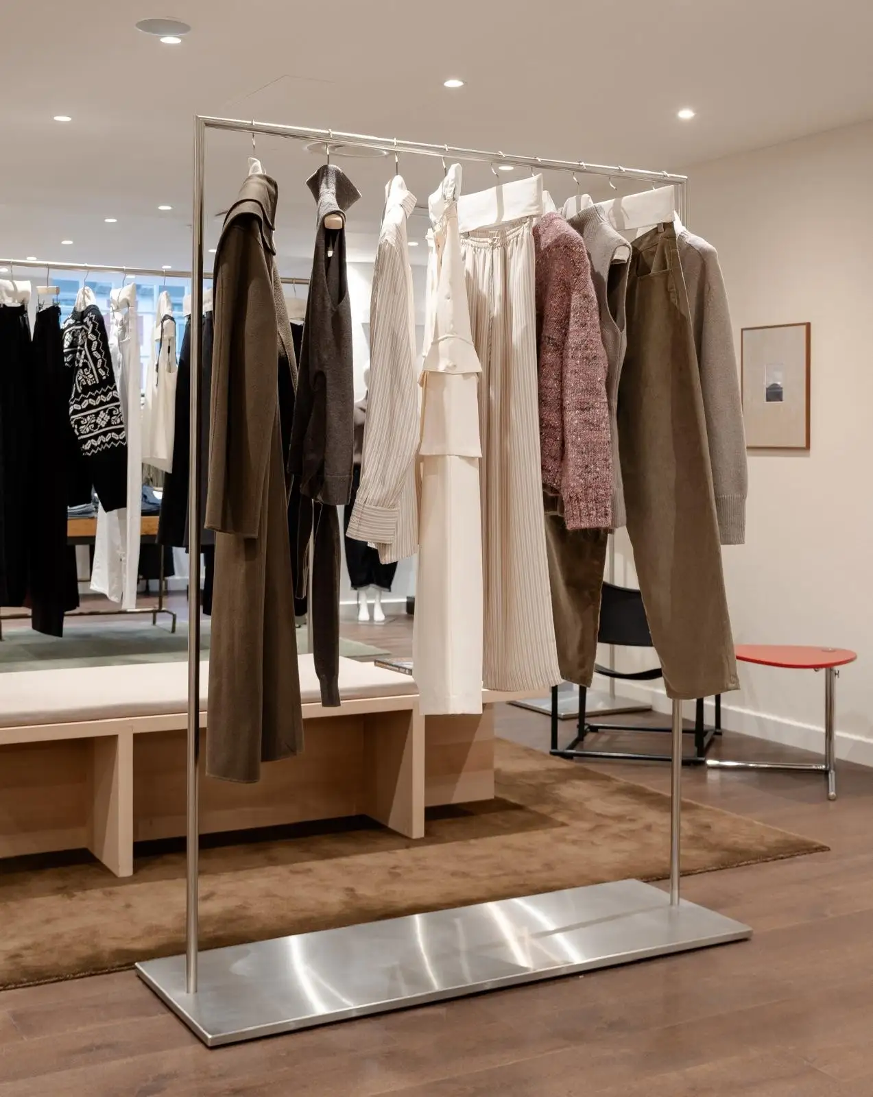 Róhe, Harvey Nichols, photograph 13 of 21
