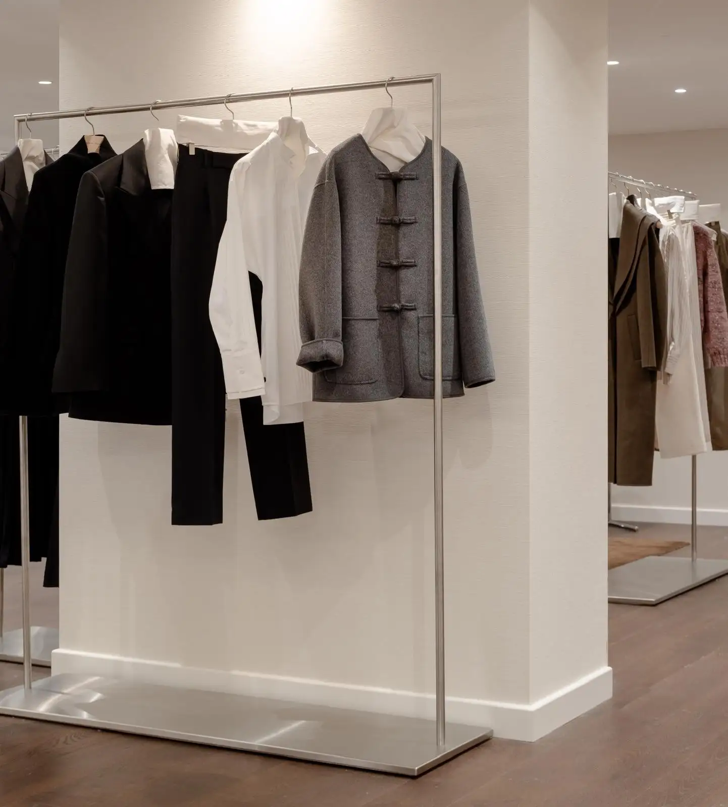 Róhe, Harvey Nichols, photograph 15 of 21