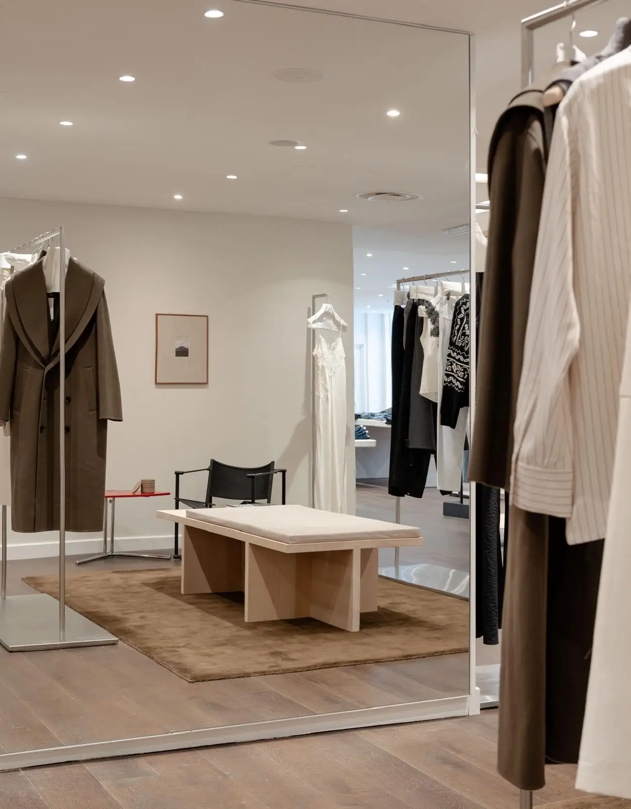 Róhe, Harvey Nichols, photograph 21 of 21